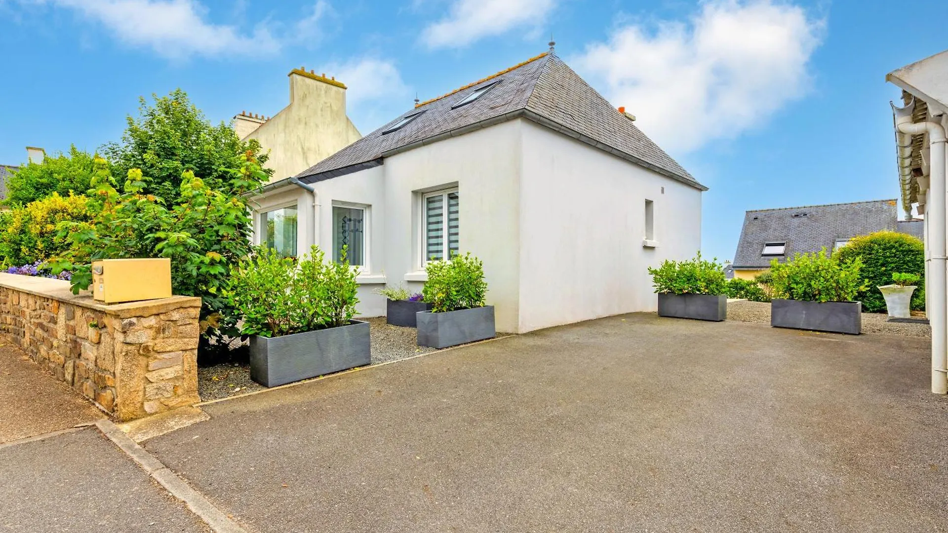 Holiday home Maison 4 Pers A 5Kms De La Plage Plouider